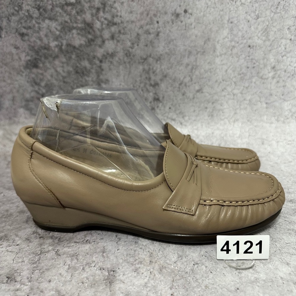 SAS Easier Loafers Womens 8.5 Beige Leather Low Wedge Slip On Moccasin Toe